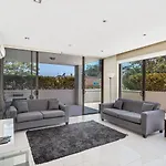Aura Apartments Unit 5 59 Shoal Bay Road
