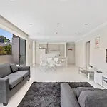 Aura Apartments Unit 5 59 Shoal Bay Road