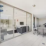 Aura Apartments Unit 5 59 Shoal Bay Road