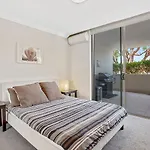 Aura Apartments Unit 5 59 Shoal Bay Road