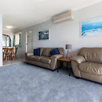 Castaways Unit 1 17 Shoal Bay Road