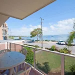 Castaways Unit 4 17 Shoal Bay Road