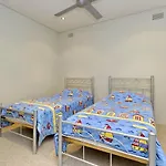 Del Rae Unit 12 25 Shoal Bay Road