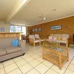 The Crest Unit 1 6 8 Tomaree Road