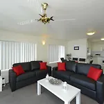 Sundeck Unit 9 51 Ronald Avenue