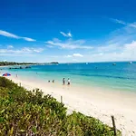 Castaways Unit 8 17 Shoal Bay Road