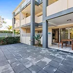 Shoal Bay Beach Apartments Unit 6 2 Shoal Bay Road