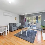 Shoal Bay Beach Apartments Unit 6 2 Shoal Bay Road