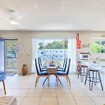 Shoal Towers, Unit 2 11 Shoal Bay Rd Air Conditioning Wifi Free Netflix Water Views
