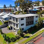 Unit 2 Tomaree Road 16 Upstairs