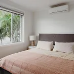 Baybreeze 18 Tomaree Road Wifi Air Conditioning Kitchenette