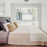 The Beach House, 25 Tomaree Road - Fantastic House With Pool, Linen