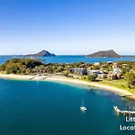 Rubys Retreat, 44 Achilles Street - Pet Friendly, Aircon, Wifi & Boat Parking
