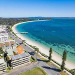 Shoal Towers, Unit 2 11 Shoal Bay Rd Air Conditioning Wifi Free Netflix Water Views
