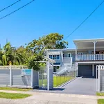 Shoaly House Cottage - A Charming Coastal Escape