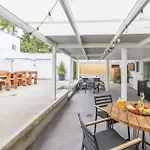 East Belmont, 38 Tomaree Rd - Spa, Linen, Wi-Fi, Air Con , Games Room
