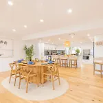 East Belmont, 38 Tomaree Rd - Spa, Linen, Wi-Fi, Air Con , Games Room