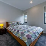 Tomaree Road, 19 \'The Cottage\'
