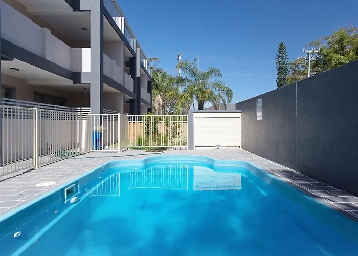 Shoal Bay Beach Apartments, 9 2 Shoal Bay Road, Air Conditioning, Complex Swimming Pool And Lift
