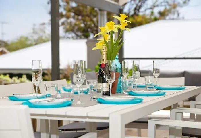 Bay Dream Believer, Ample Boat Parking, Pet Friendly 4 Bedroom Holiday House Shoal Bay