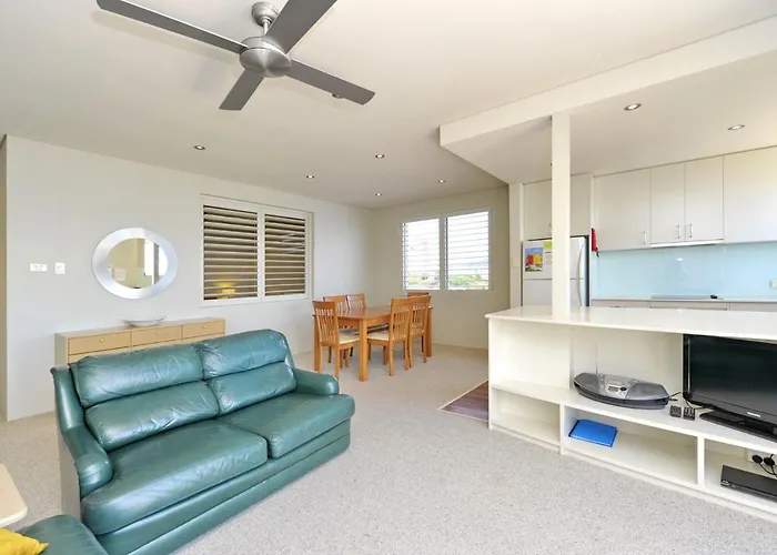 Del Rae Unit 12 25 Shoal Bay Road