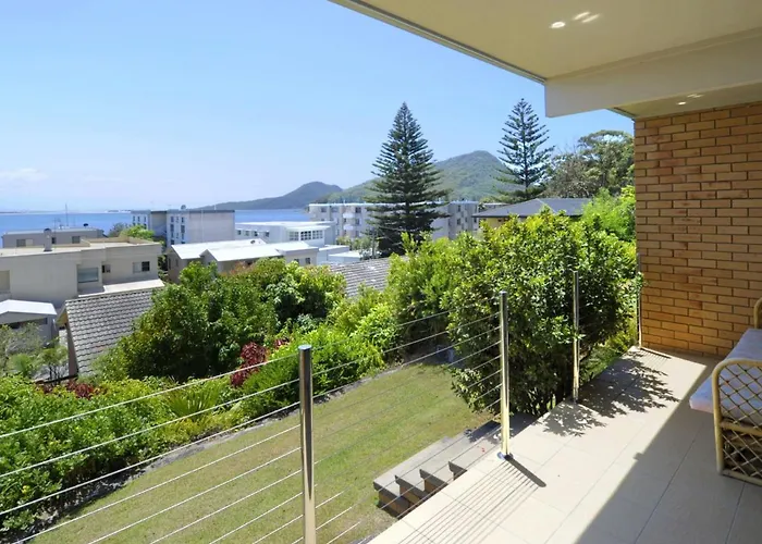 The Crest Unit 1 6 8 Tomaree Road