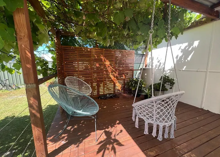 Shoal Bay Serenity Beach Cottage Newly Renovated