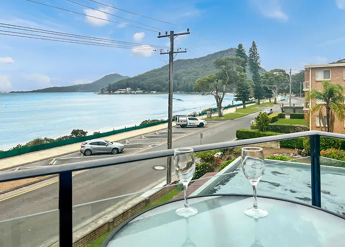 Bella Vista Unit 3 19 Shoal Bay Road