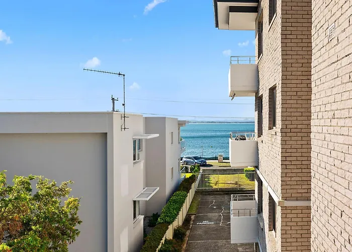 Del Rae Unit 15 25 Shoal Bay Road