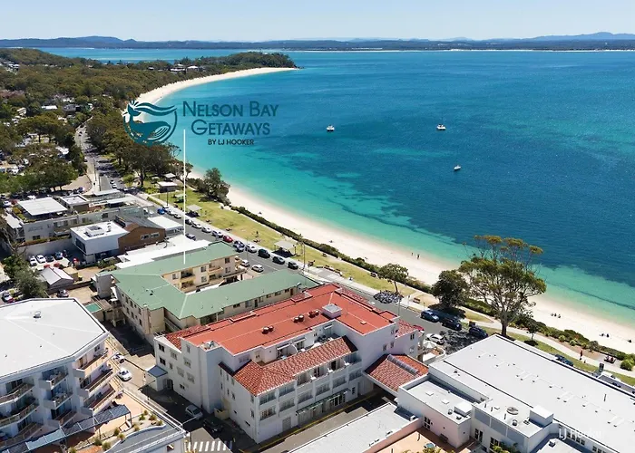 Shoal Bay 2 Bedroom Apartment With Views