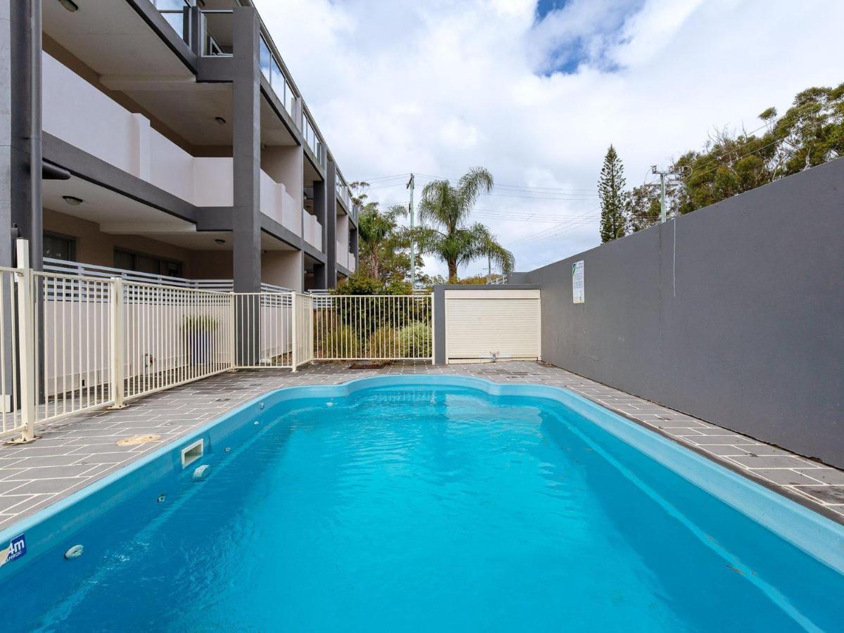 Apartments, 9 2 Road, Air Conditioning, Complex Swimming Pool And Lift *