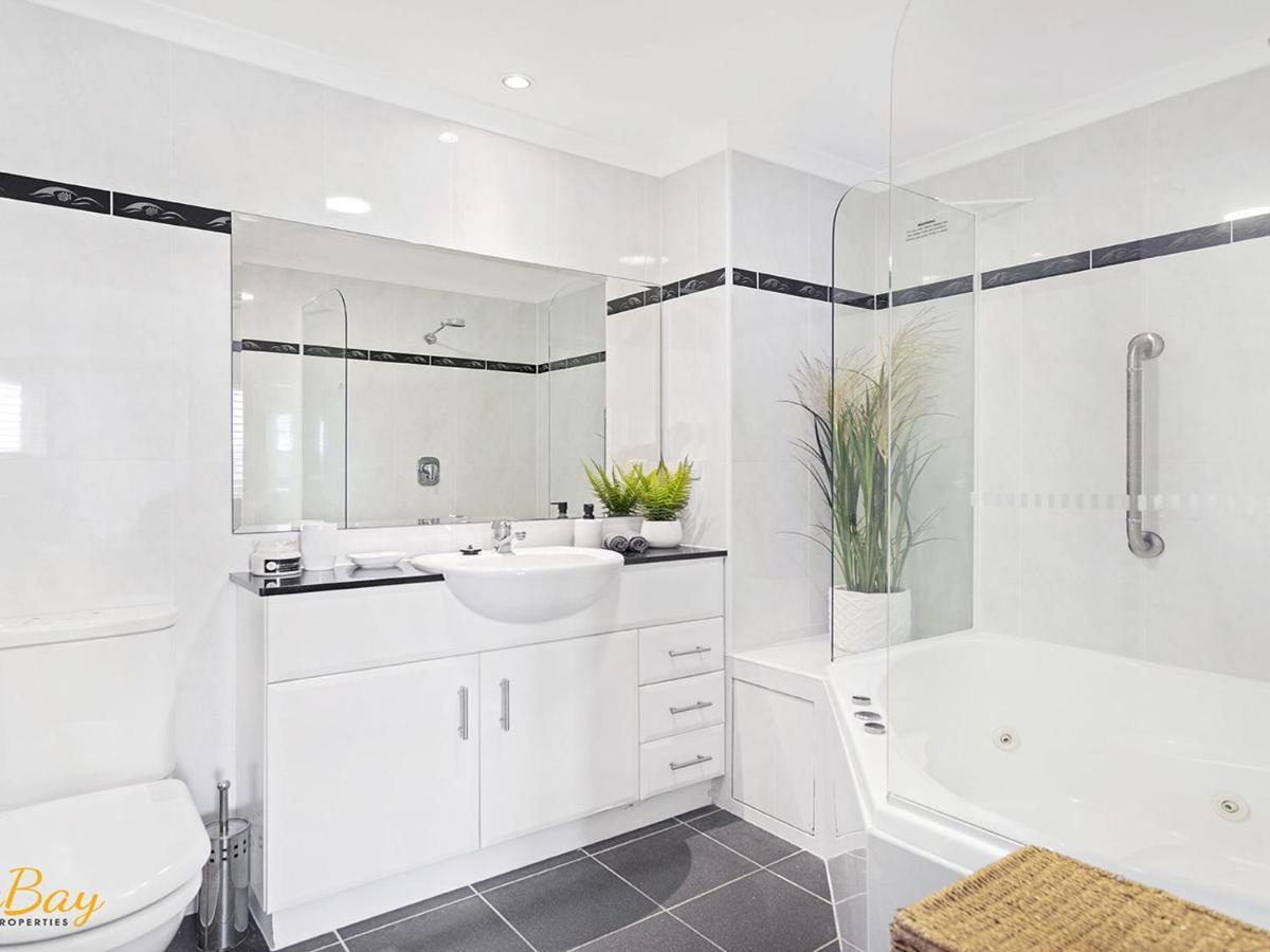 Breakwater 402 Apartment *