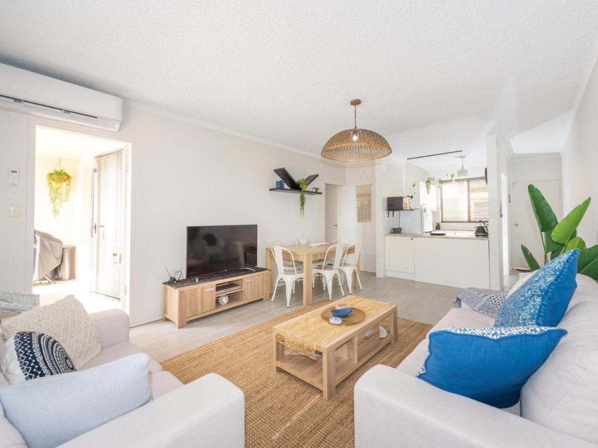 Bay Village Unit 2 47 Road Apartment *