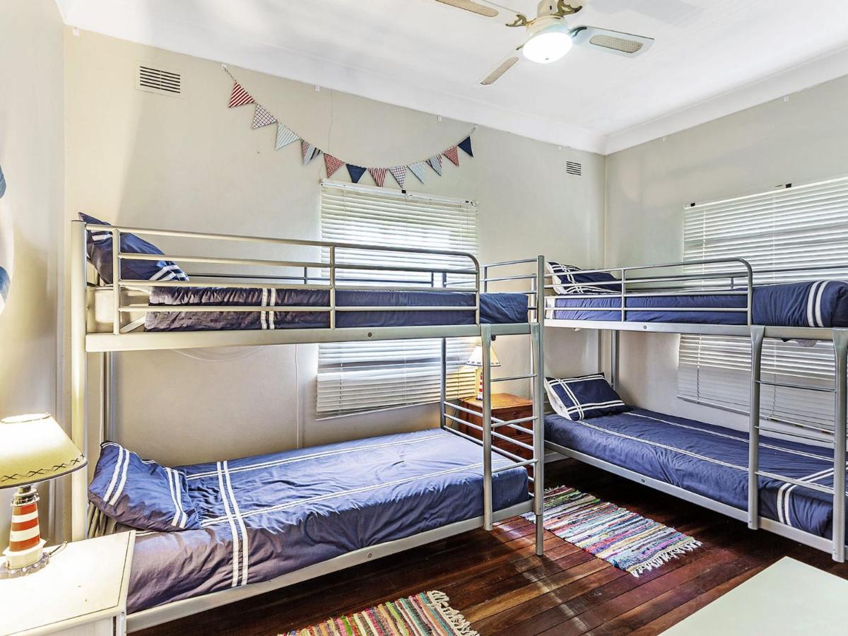Oscars Pet Friendly House 14 Tomaree Road Holiday home *