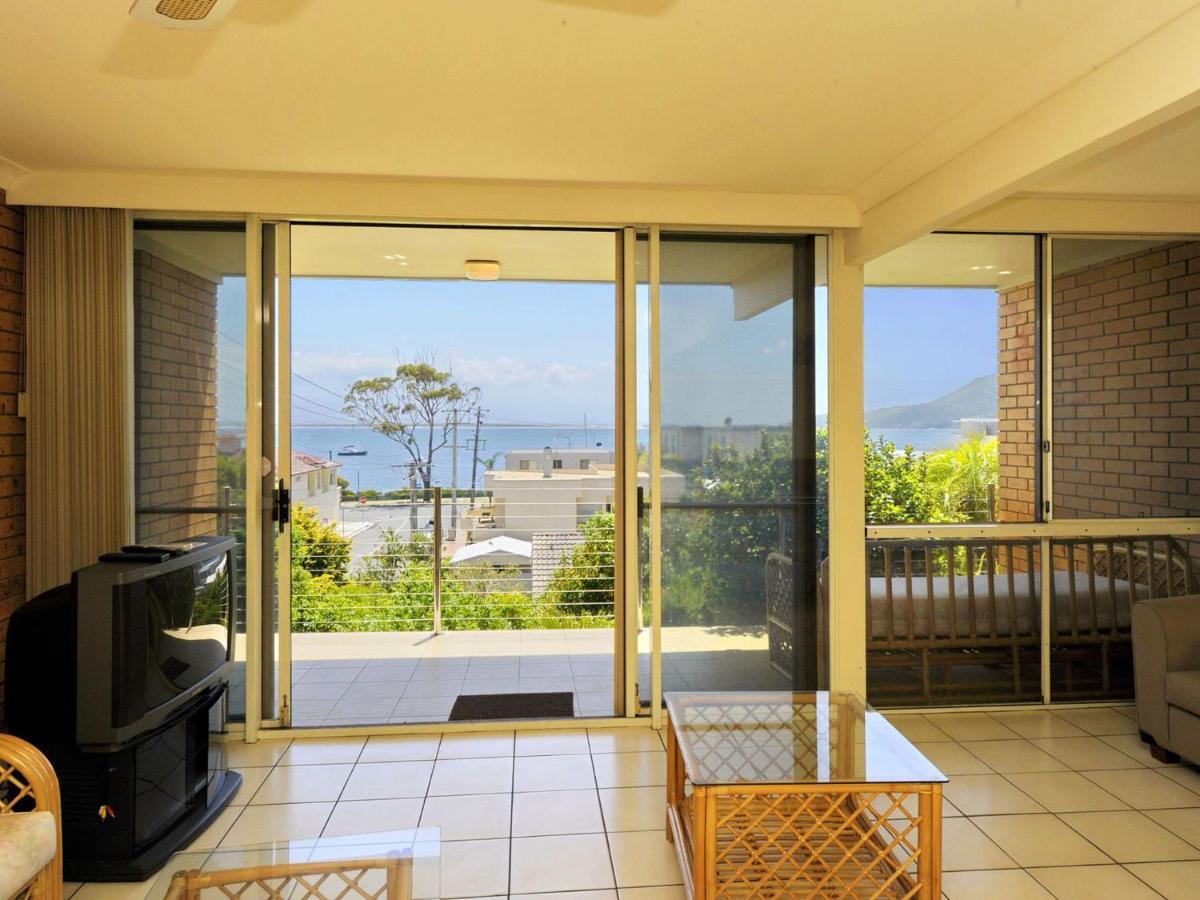 The Crest Unit 1 6 8 Tomaree Road Holiday home *