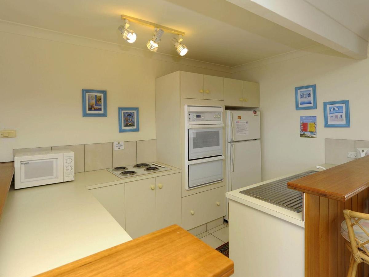 The Crest Unit 1 6 8 Tomaree Road * Shoal Bay