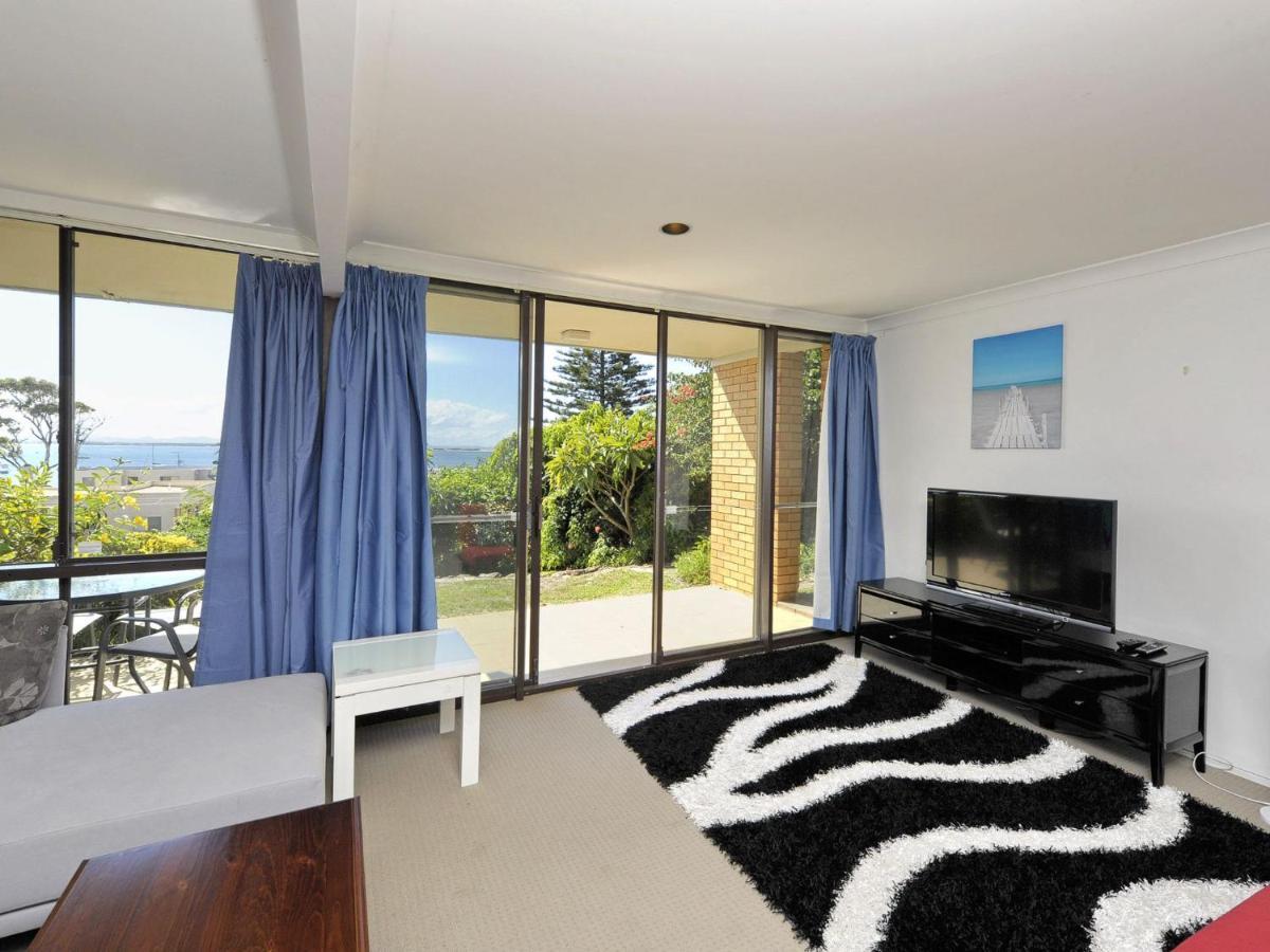 The Crest Unit 5 6 8 Tomaree Road * Shoal Bay
