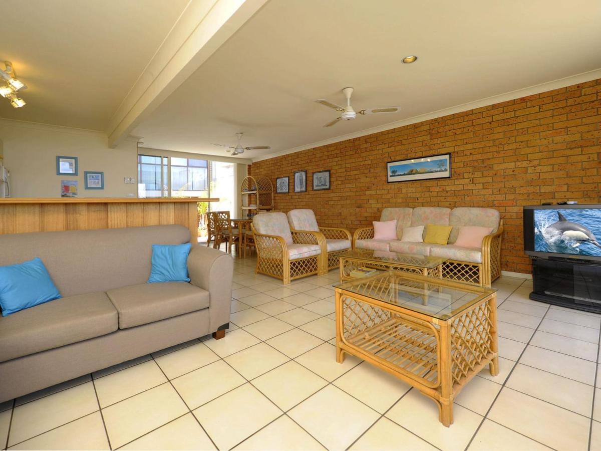 The Crest Unit 1 6 8 Tomaree Road Holiday home