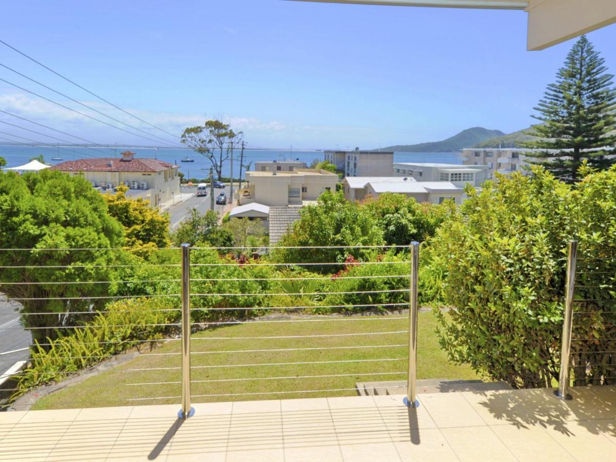 The Crest Unit 1 6 8 Tomaree Road * Shoal Bay