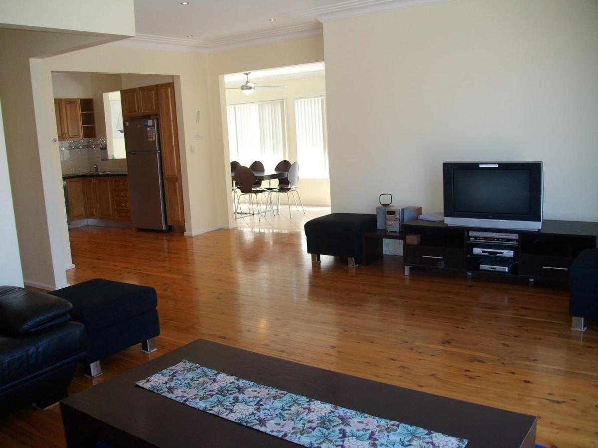 Tomaree Palms 39 Tomaree Road * Shoal Bay