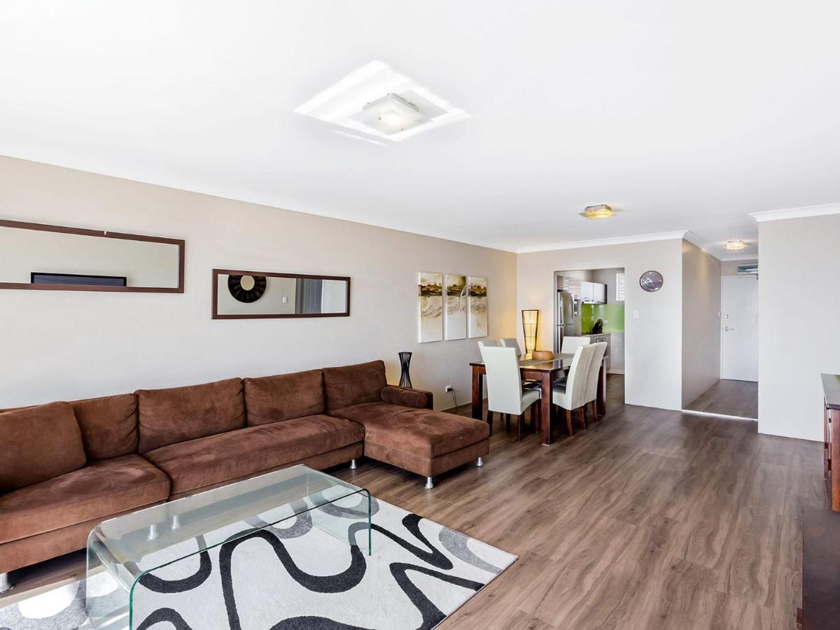 Apartment Sundeck Unit 8 51 Ronald Avenue *