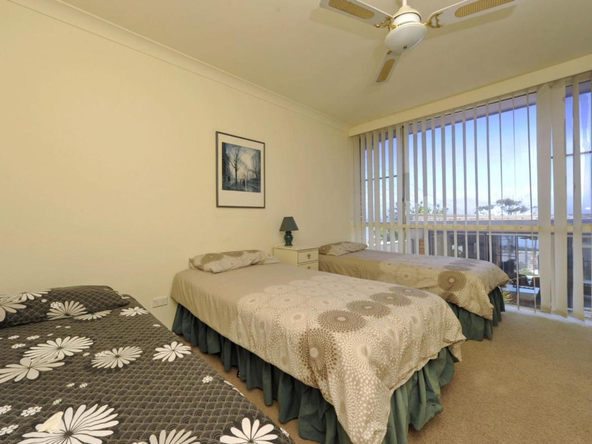 Holiday home The Crest Unit 1 6 8 Tomaree Road Shoal Bay