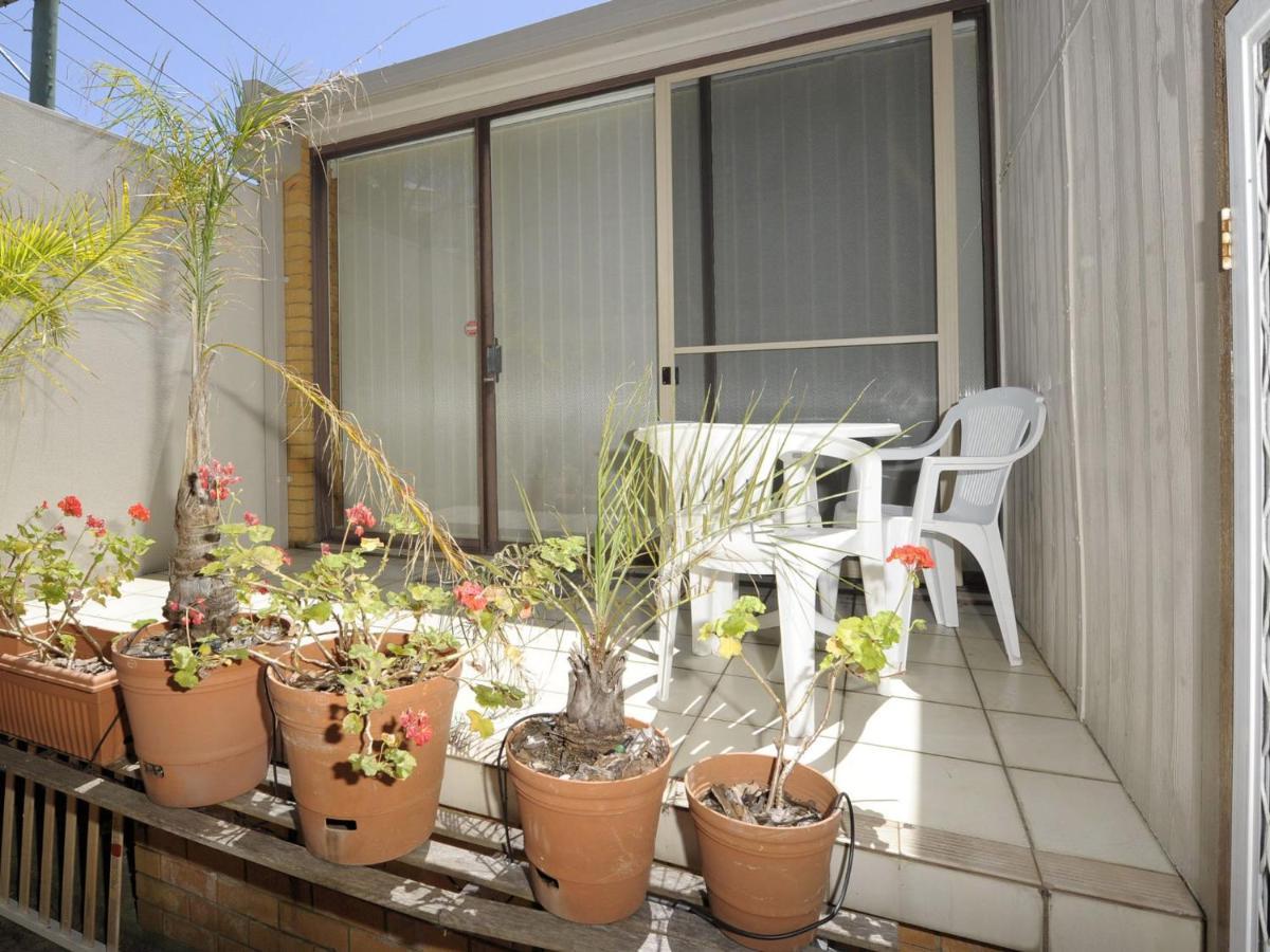The Crest Unit 1 6 8 Tomaree Road *