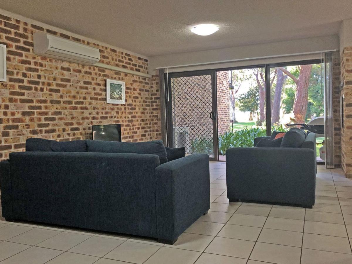 Apartment Bay Parklands 23 Located At Little With Air Con Pool And Tennis Court *