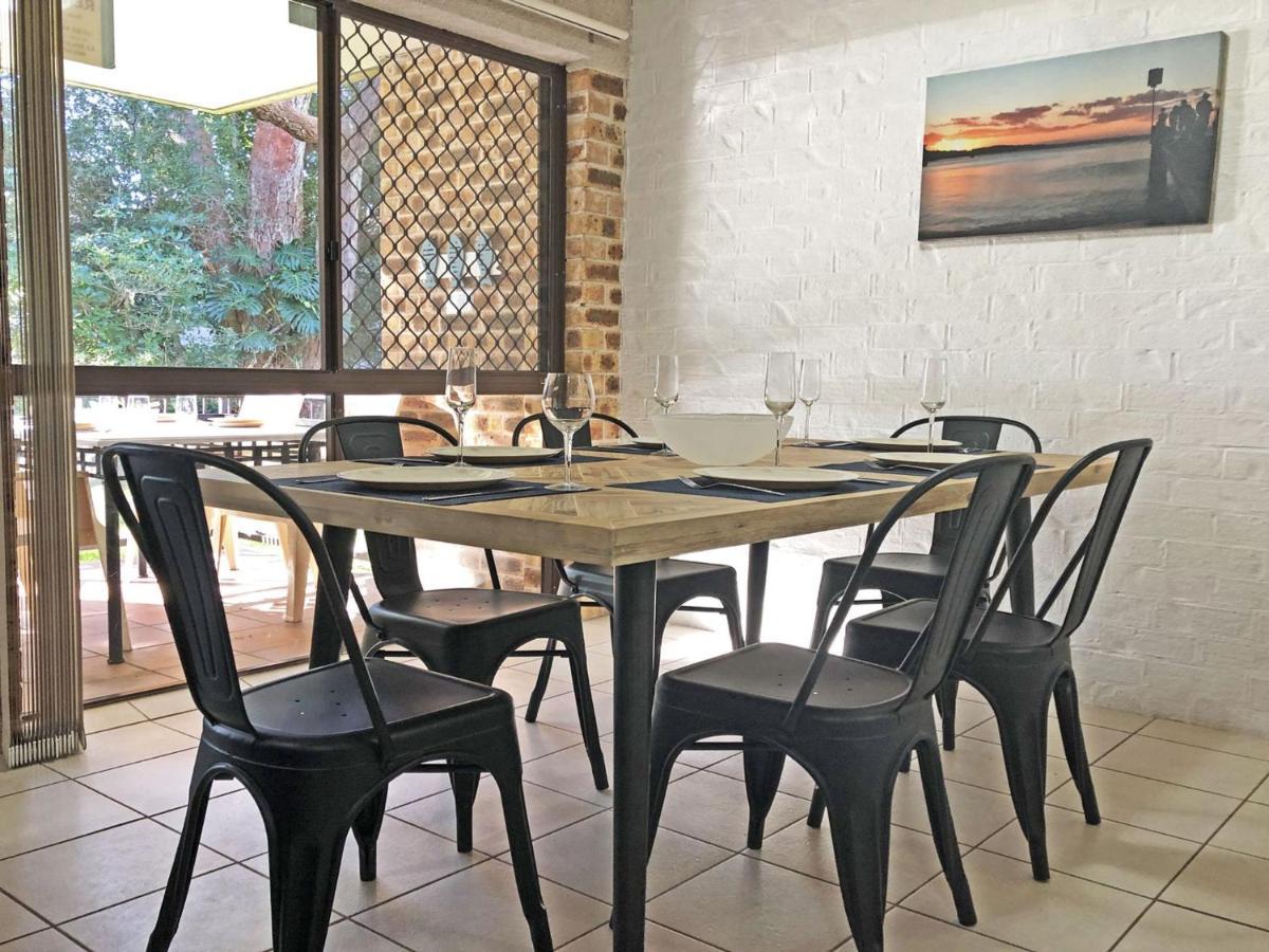 Apartment Bay Parklands 23 Located At Little With Air Con Pool And Tennis Court *