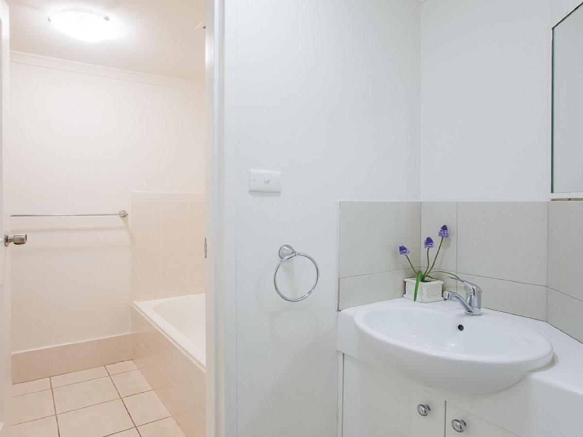 Apartment Bay Parklands 23 Located At Little With Air Con Pool And Tennis Court *