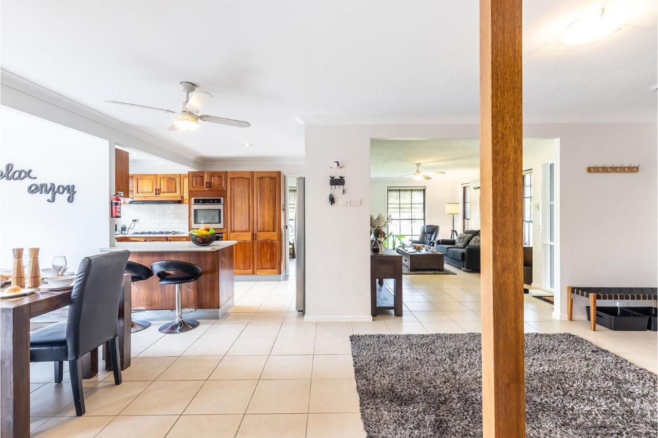 Willows At The Bay Large House With Aircon Wi-fi And Boat Parking Shoal Bay