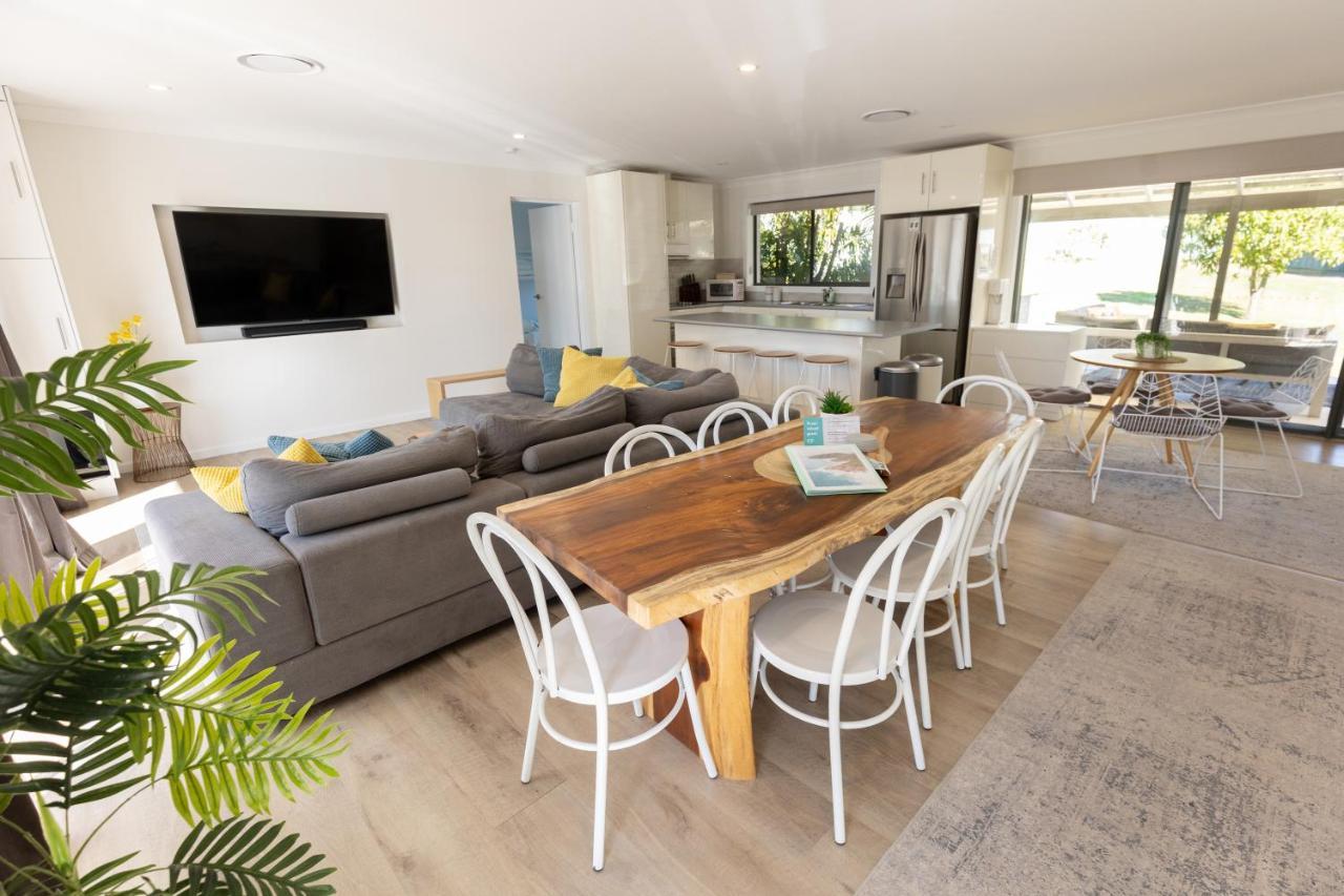 Bay Dream Believer, Ample Boat Parking, Pet Friendly 4 Bedroom Holiday House
