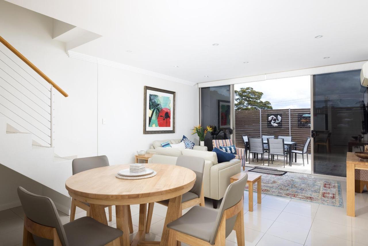 Aura 10 Shoal Bay