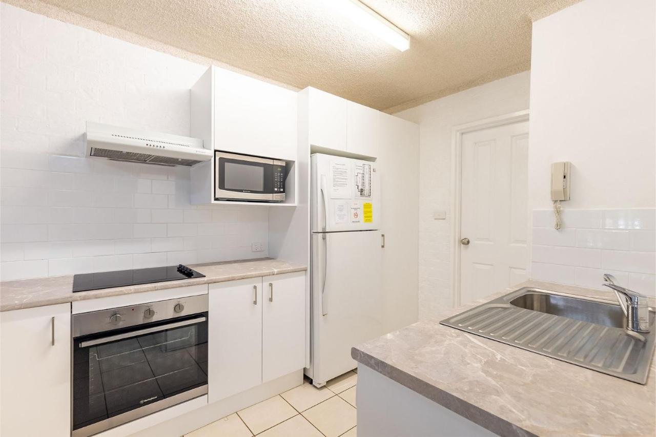 Apartment Bay Parklands 23 Located At Little With Air Con Pool And Tennis Court *